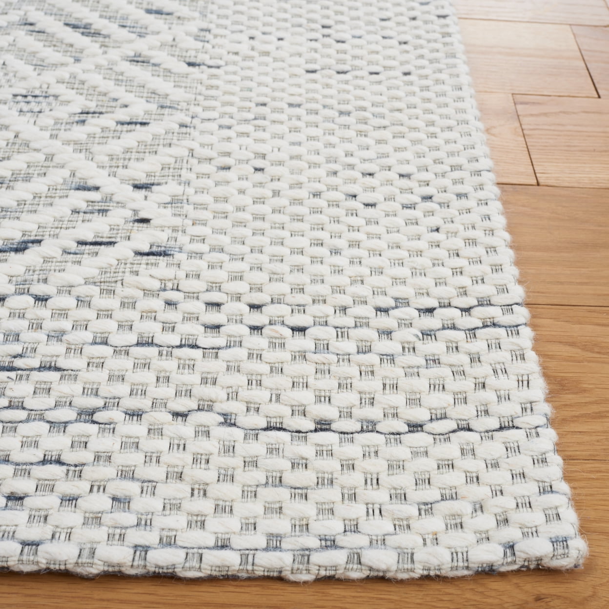 SAFAVIEH Marbella Trent Diamond Area Rug, Ivory/Black, 5' x 8'