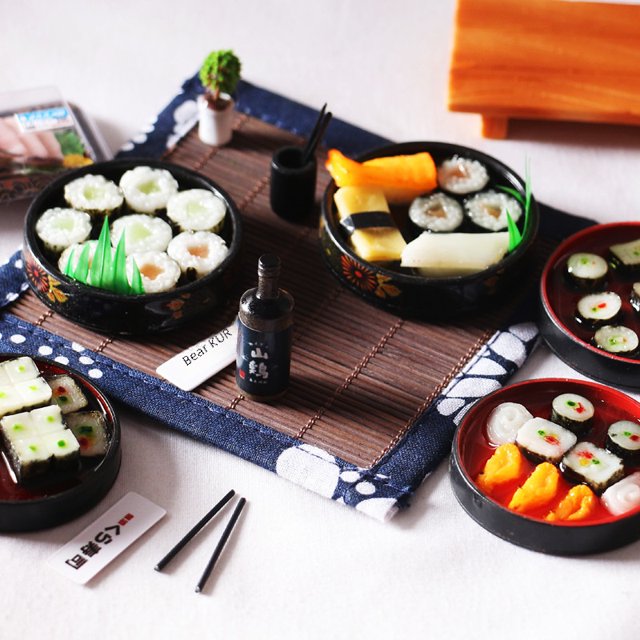 Juego de platos bento de sushi japonés para casa de muñecas, minijuegos de comida en miniatura, accesorios para escenas circundantes BJD