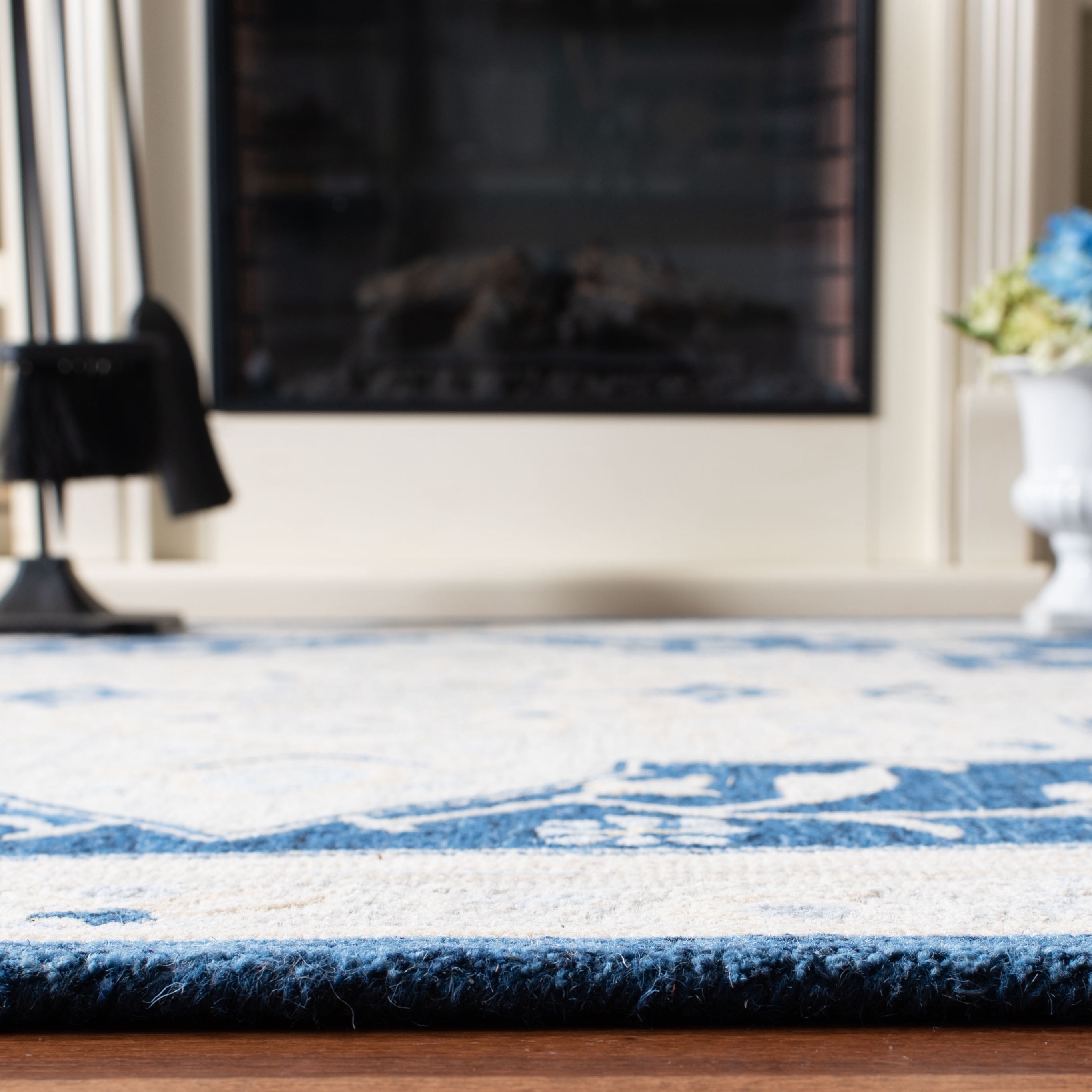 SAFAVIEH Micro-Loop Emilija Floral Bordered Wool Area Rug, Navy/Ivory, 5' x 5' Square
