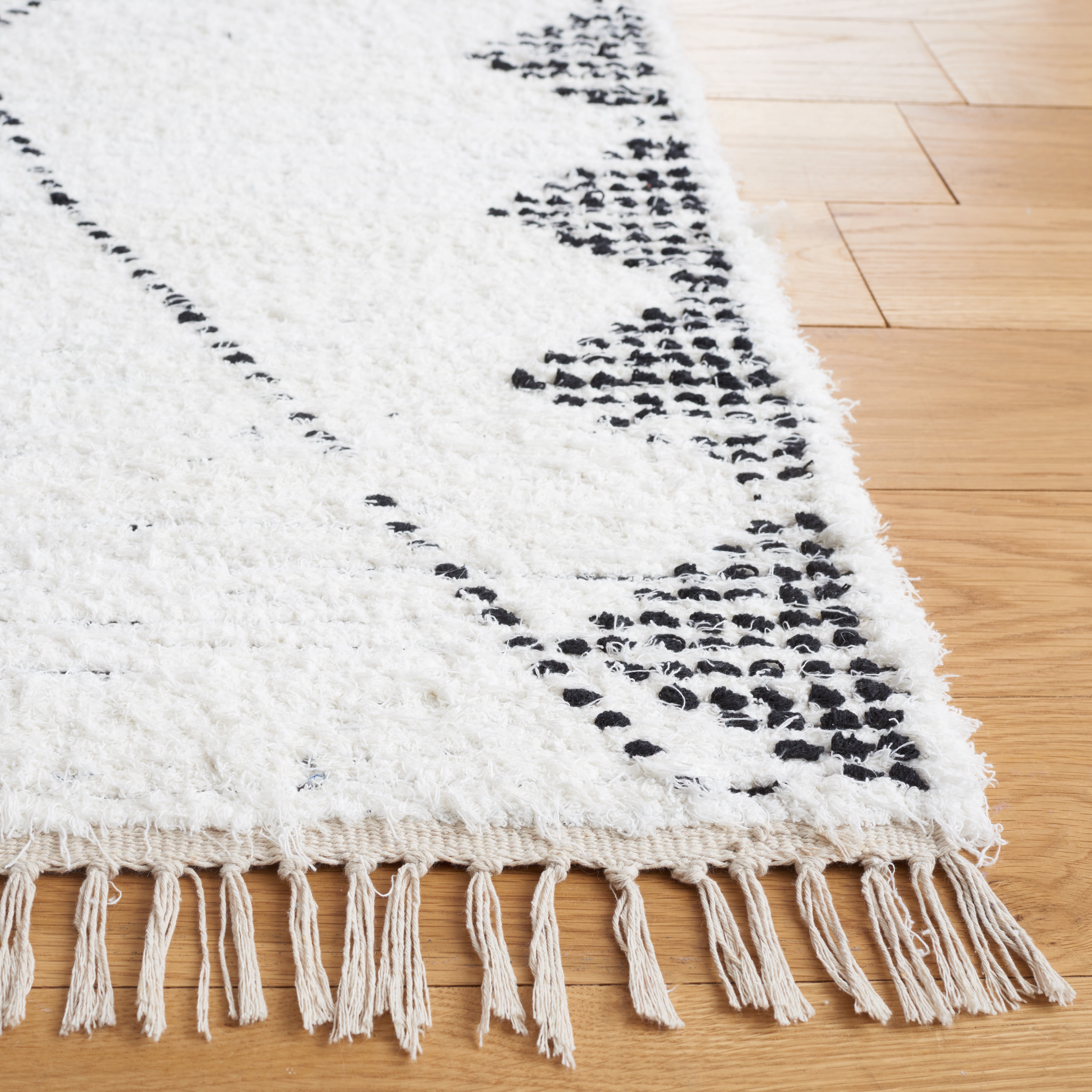 SAFAVIEH Casablanca Alayna Diamond Cotton Area Rug, Ivory/Black, 5' x 8'