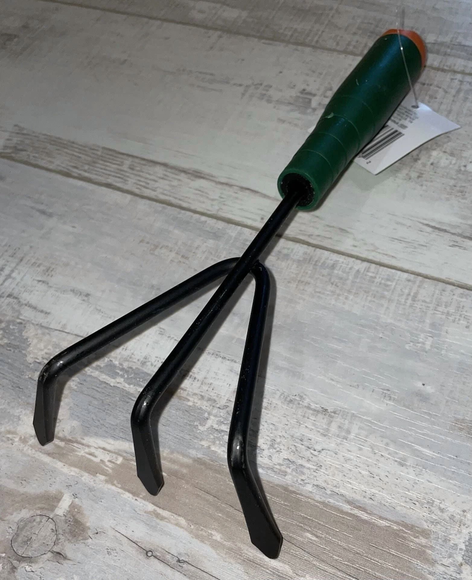 CRESTIN- True Living Garden Cultivator Handheld 3 Metal Tines - Green Plastic Grip - New