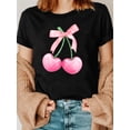 thumbnail image 1 of Camiseta de cuello redondo con estampado de cerezas rosas y lazo, ideal para uso diario, ideal para adultos, hombres, mujeres, adolescentes y jóvenes., 1 of 5