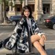 thumbnail image 4 of Suéter tipo cárdigan con efecto tie-dye de gran tamaño para mujer, chaqueta de punto holgada con cuello en V informal y retro gruesa, 4 of 5