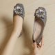 thumbnail image 2 of 2022 zapatos planos nueva moda de verano con cuentas boca baja todo-fósforo parte inferior suave gamuza tacón único punta cuadrada tamaño grande 35-4037 Gao Jinjia LED, 2 of 2