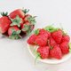 thumbnail image 3 of Fruta Artificial decorativa Mini 40 Uds plástico falso fresa Timcorr rojo y blanco, 3 of 8