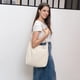 thumbnail image 2 of Bolso bandolera de lona Draw blank de gran tamaño para mujer Blanco crudo, 2 of 5