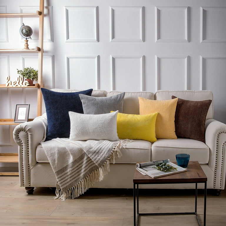 20 Stylish Throw Pillow Ideas for Brown Couches