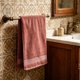 thumbnail image 4 of Toalla de Baño Grande de Algodón: Suave, Súper Absorbente y Ligera para Un Secado Rápido, Ideal para Viajes, Gimnasio y Uso Diario., 4 of 6