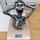 thumbnail image 4 of Yuarrent Escultura de busto de calavera loca - Innovador Agrega toque espeluznante Escultura de medio cuerpo Rompe las reglas Esqueleto Kits de decoración para fiestas, 4 of 6