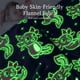 thumbnail image 2 of Manta Axolotl UOFON que brilla en la oscuridad, suave, 127 x 152 cm, 2 of 6