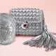 thumbnail image 5 of Hilo con textura metálica para tejer a dos agujas y a ganchillo: tiras de tela brillantes para tejer bolsos, mantas y accesorios., 5 of 6
