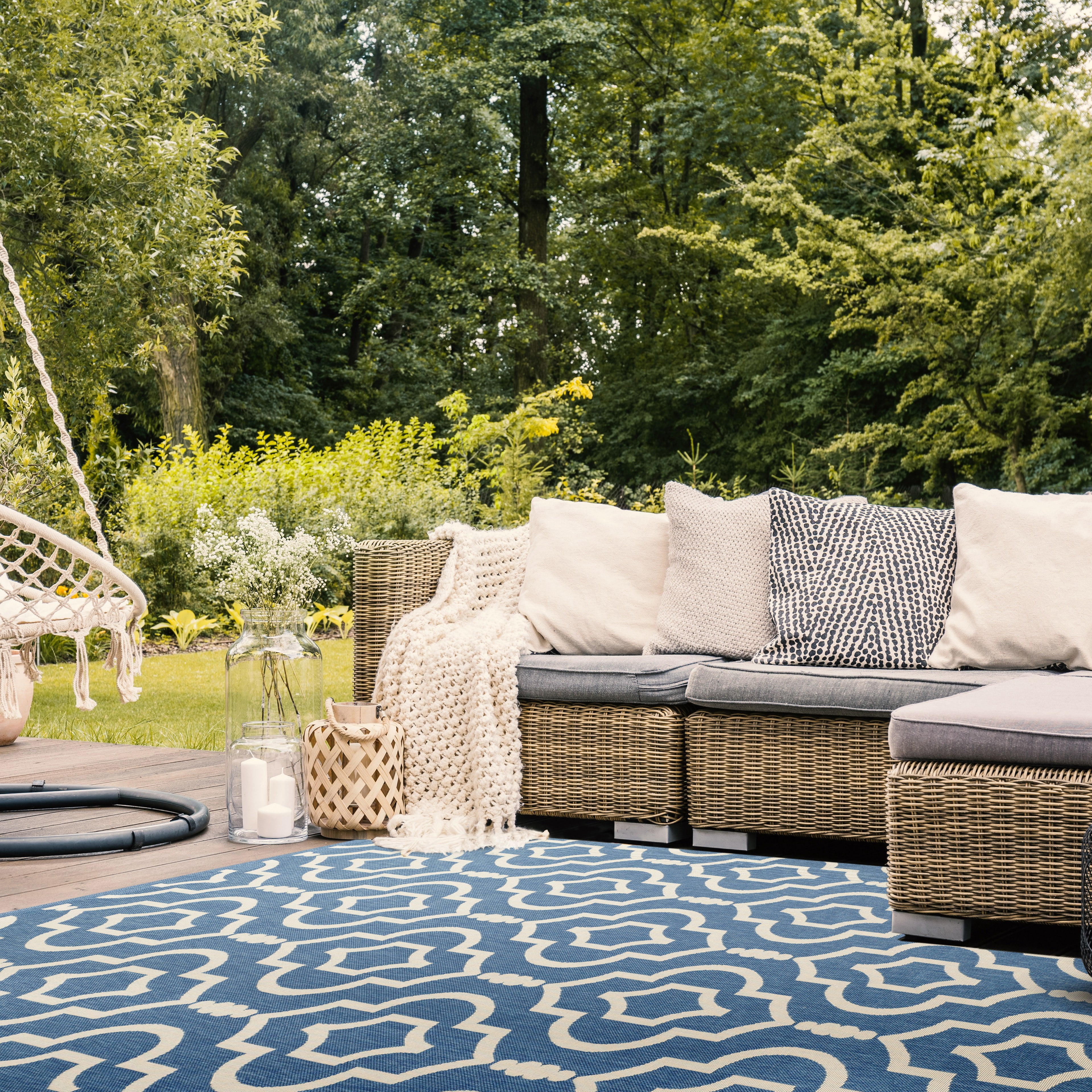 Safavieh Courtyard Lavern Geometric Indoor/Outdoor Area Rug, Blue/Beige, 8' x 11'