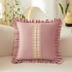 thumbnail image 1 of Cojín lumbar de terciopelo para sofá y cama | Cojín decorativo de 45 x 45 cm en azul o rosa | Tejido de terciopelo suave con ribete de encaje para decoración del hogar y asientos de ventana, 1 of 6