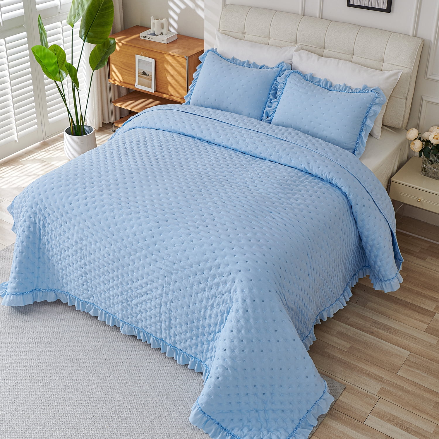 Evenhug 3-Piece Oversized King Quilt Set Soft Ruffled Bedding Set Lightweight Microfiber Ultrasonic Bedspread With Shams Suitable All Season(Blue,116"x102")