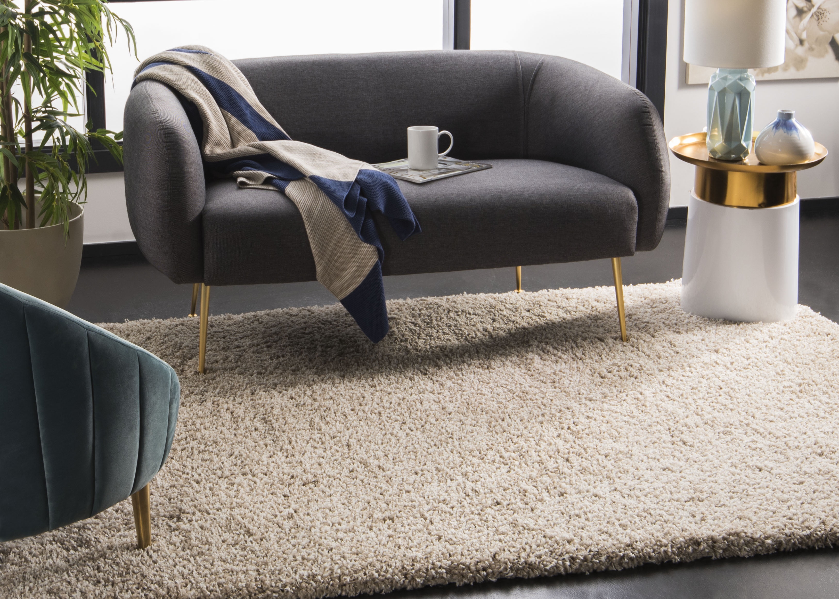SAFAVIEH California Plush Solid Shag Area Rug, Beige, 10' x 10' Square - Large - Modern Design, Beige, Non-Shedding & Easy Cleaning, Ultra Plush Thick Pile, Ideal for Living Room, Bedroom