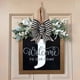 thumbnail image 1 of Fiudx Decoraciones navideñas para interiores Corona decorativa para puerta de entrada con apellidos durante todo el año, placas colgantes delante de la puerta, 1 of 3