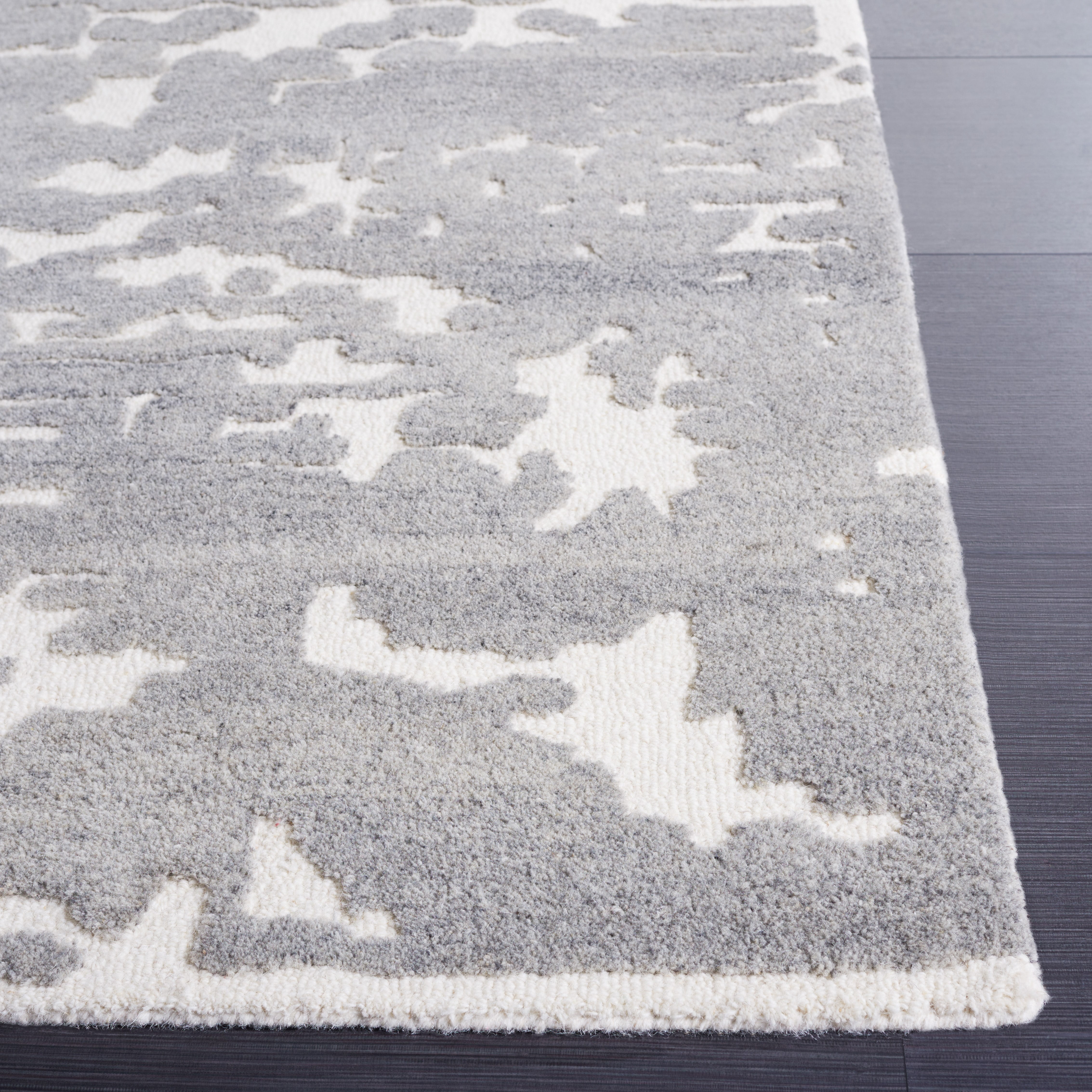 SAFAVIEH Chatham Isidora Geometric Runner Rug, Grey/Ivory, 2'3" x 8'