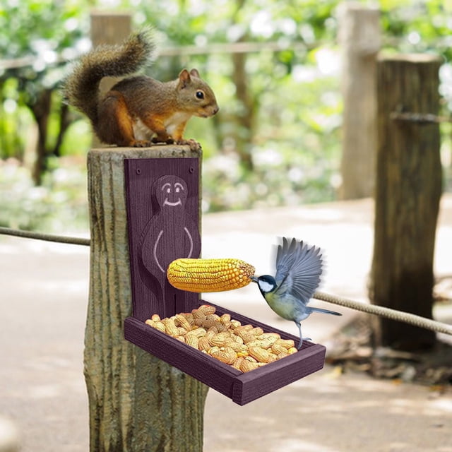 Comedero de madera con mazorcas y bandeja para ardillas, decorativo para exteriores.
