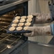 thumbnail image 5 of Molde para magdalenas KitchenAid, antiadherente, acero aluminizado, 12 tazas, azul, 5 of 8