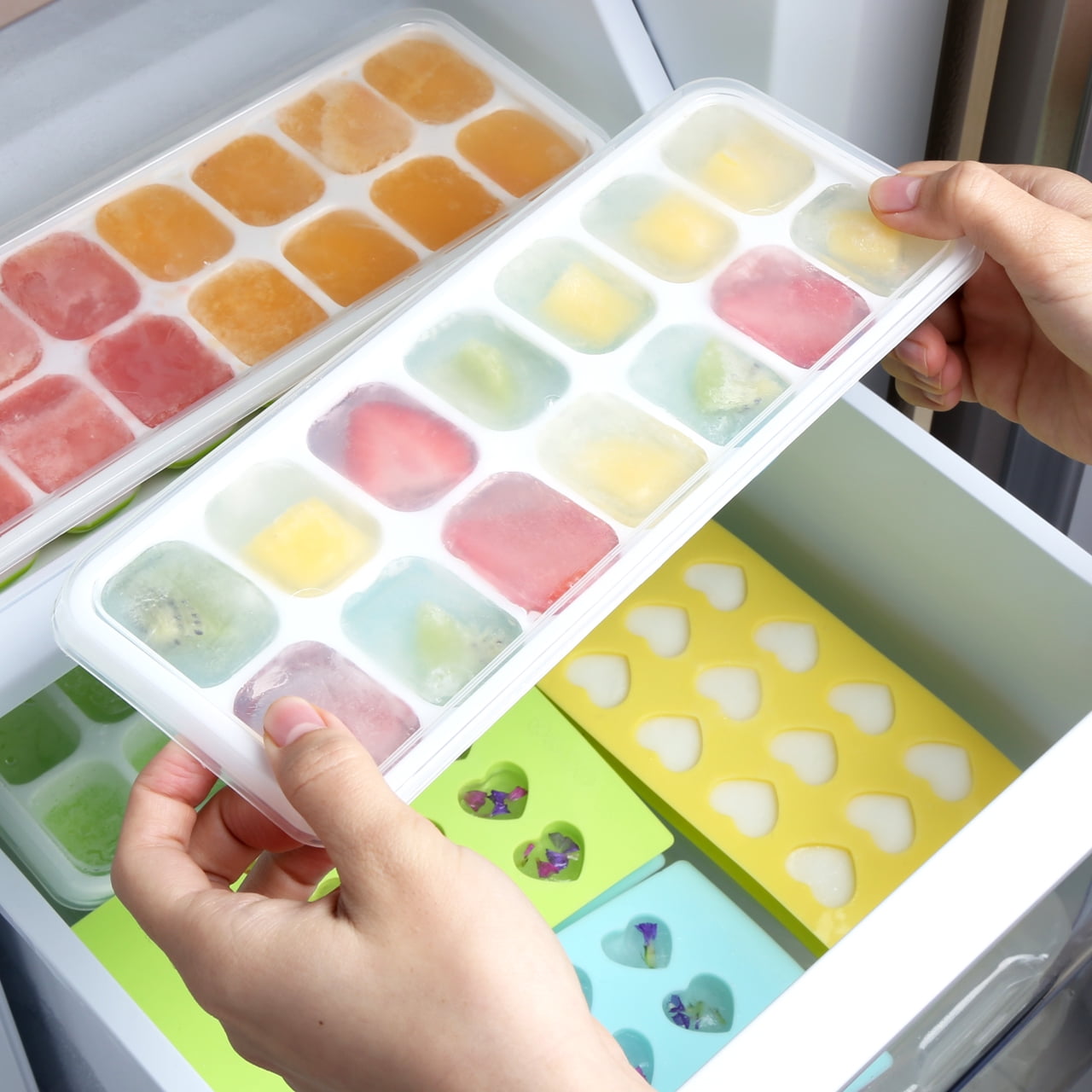 Doonly Ice Cube Tray Releases Ice with a Single Touch