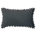 thumbnail image 1 of Funda de cojín rectangular negra con pompón de 50 x 30 cm, 1 of 4