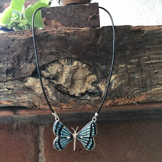 Collar con mariposa Alonso Luis Exótica
