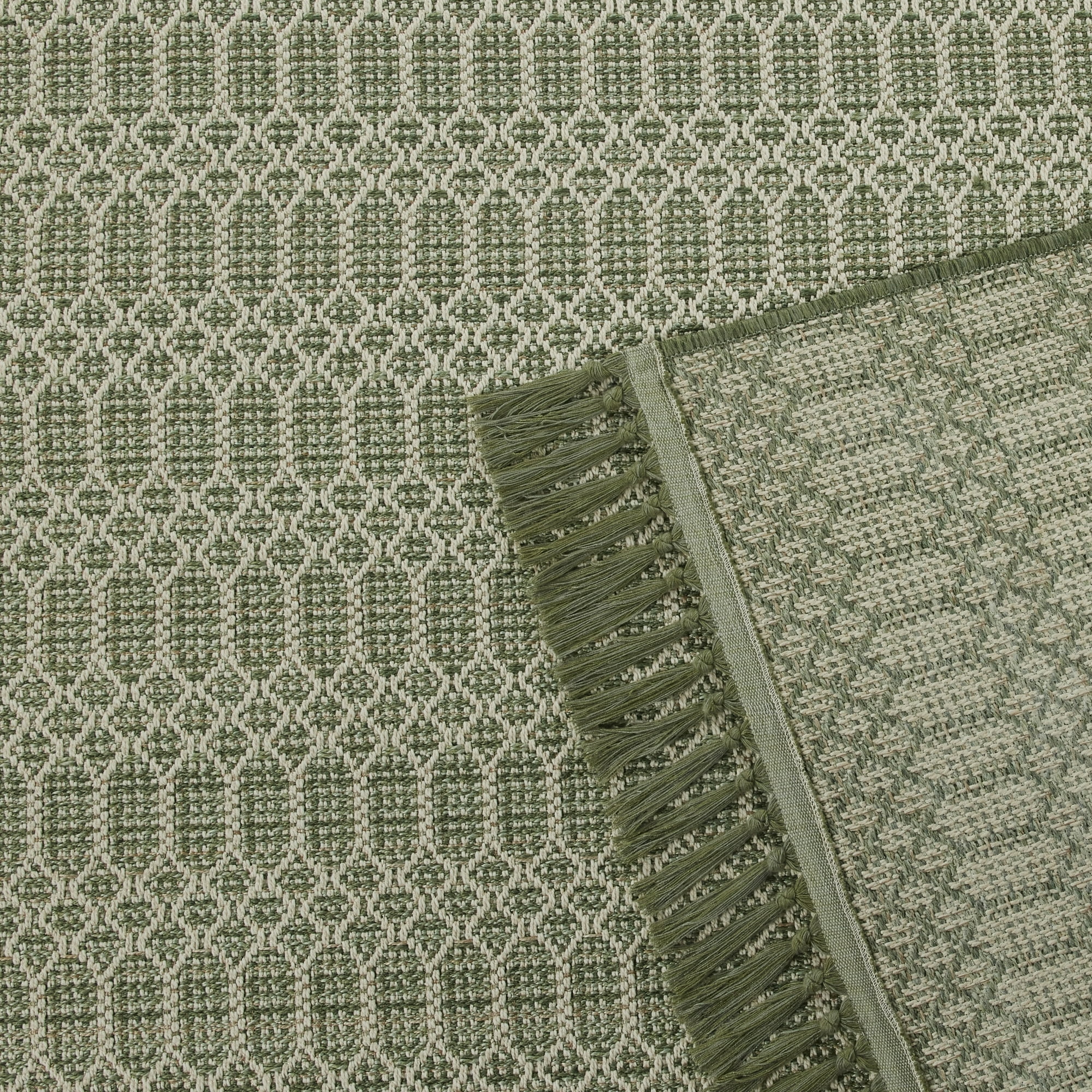 Better Homes & Gardens 7' x 10' Green Tassel Outdoor Rug