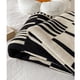 thumbnail image 5 of Manta de punto grueso | Hilo acrílico grueso suave tejido a mano | Nudo de cuerda de ganchillo con cable acogedor | 70x100cm | Decoración del hogar para sofá, cama, sofá | Lavable a máquina, sin, 5 of 8