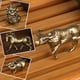 thumbnail image 3 of Figuras de toro de latón macizo, estatuas pequeñas, adornos para el hogar, figuras de animales, regalo de F0A2, 3 of 7