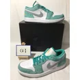 thumbnail image 4 of Ni - ke Ni - ke Air Jordan 1 Low SE New Emerald/Taxi-White Men 10 DN3705-301, 4 of 5
