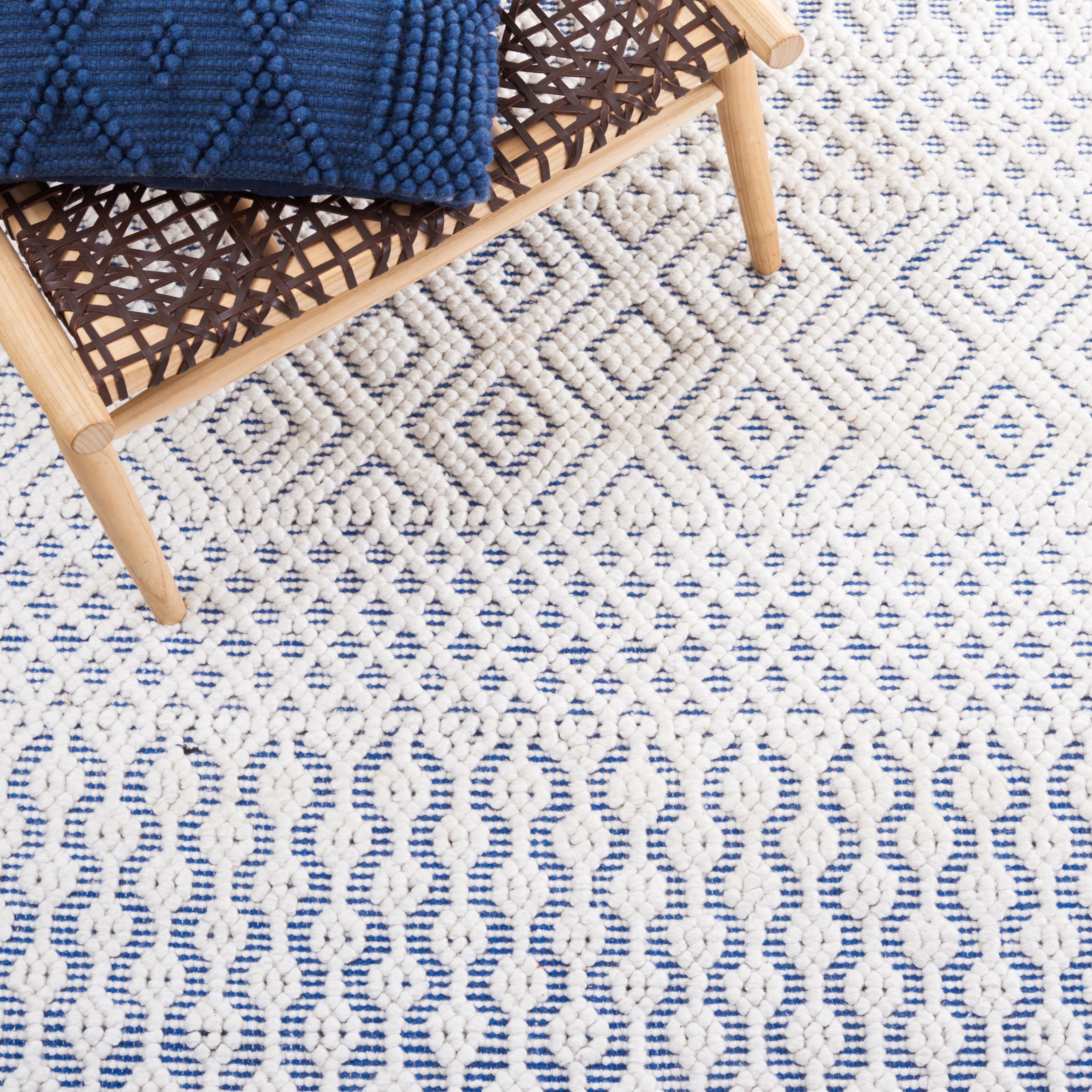 SAFAVIEH Casablanca Braelyn Diamond Area Rug, Blue/Ivory, 6' x 9'