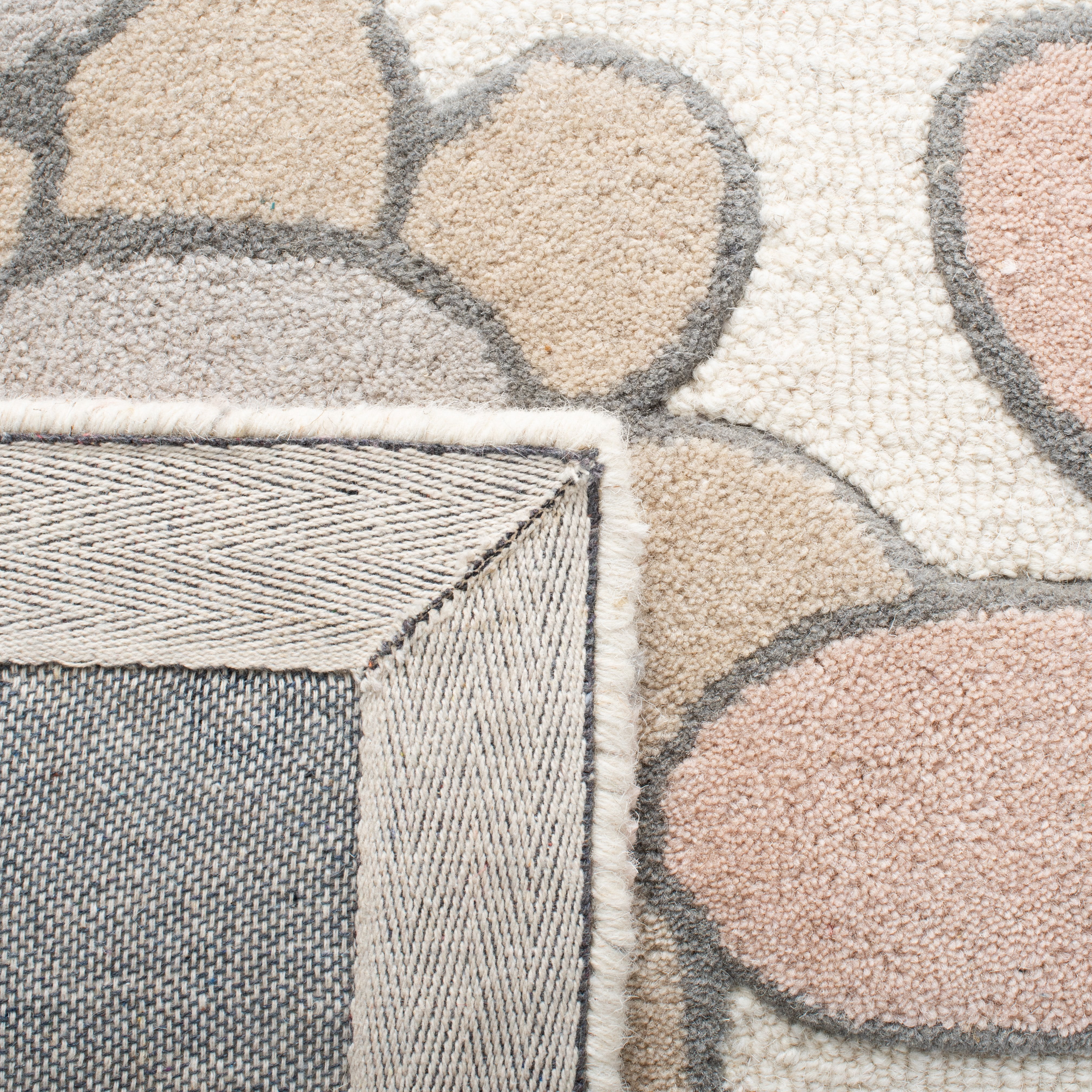 SAFAVIEH Kids Floral Flower Bursts Area Rug, Ivory/Pink, 5' x 5' Round