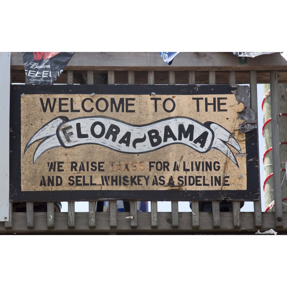 The FloraBama takes its name from its location on the FloridaAlabama
