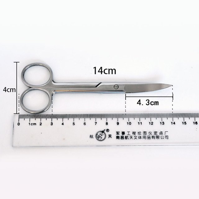 Tijeras profesionales de acero inoxidable de 14 cm para maquillaje y estética, diseño ergonómico y duradero, ideal para salones de belleza y estudios fotográficos.