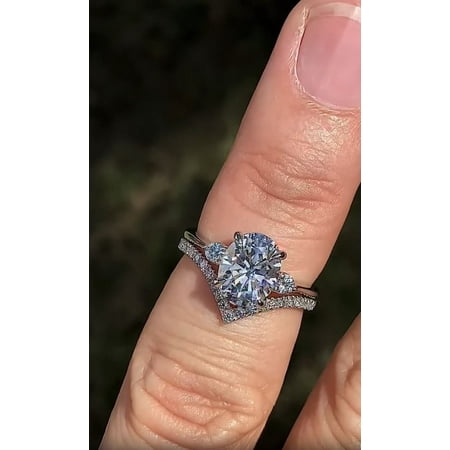 Solitaire Brilliance 1.7CT Oval Cut Moissanite Three Stone Engagement Ring with V shaped Round Moissanite Wedding Band Wedding Set For Women in 14K White Gold Ring
