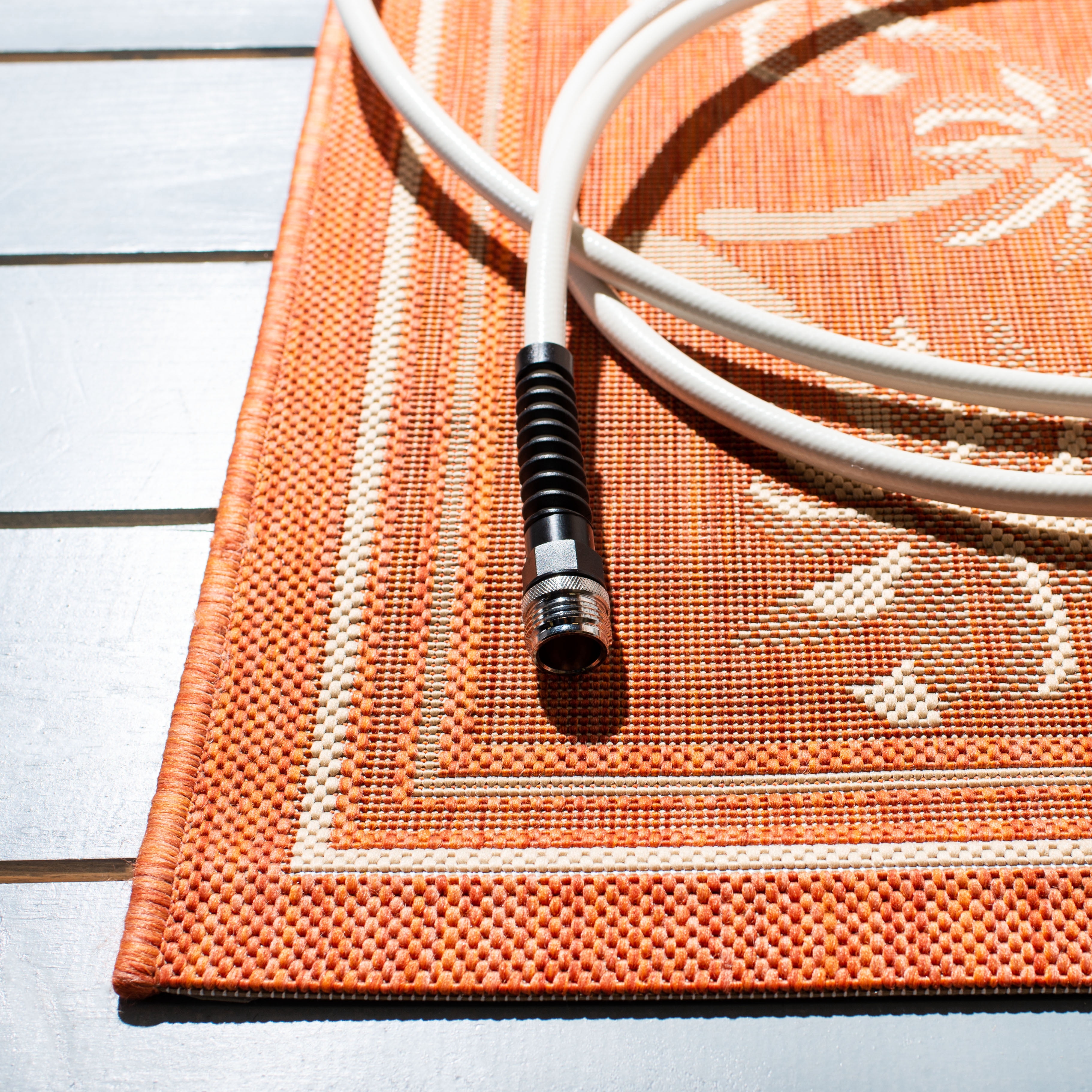 SAFAVIEH Courtyard Charles Floral Indoor/Outdoor Area Rug, Rust/Sand, 5'3" x 7'7"