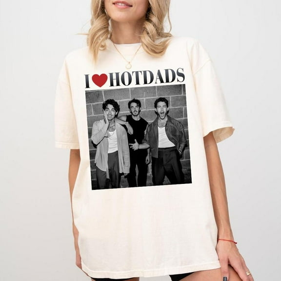 ZENUA In My Jonas Brothers Shirt, I Love Hot Dads Shirt, Jonas Bros 20Th Annivesary Tour 2025, Jonas Brothers Jonas 20 2025 Shirt Hot Trending Shirt/Sweatshirt/Hoodie