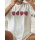 thumbnail image 1 of Camiseta estampada de fresa suave para mujer: cuello redondo informal, manga corta, lavable a máquina, rosa con estampado de frutos rojos, ideal para todas las estaciones. Camiseta con temática de fr, 1 of 7