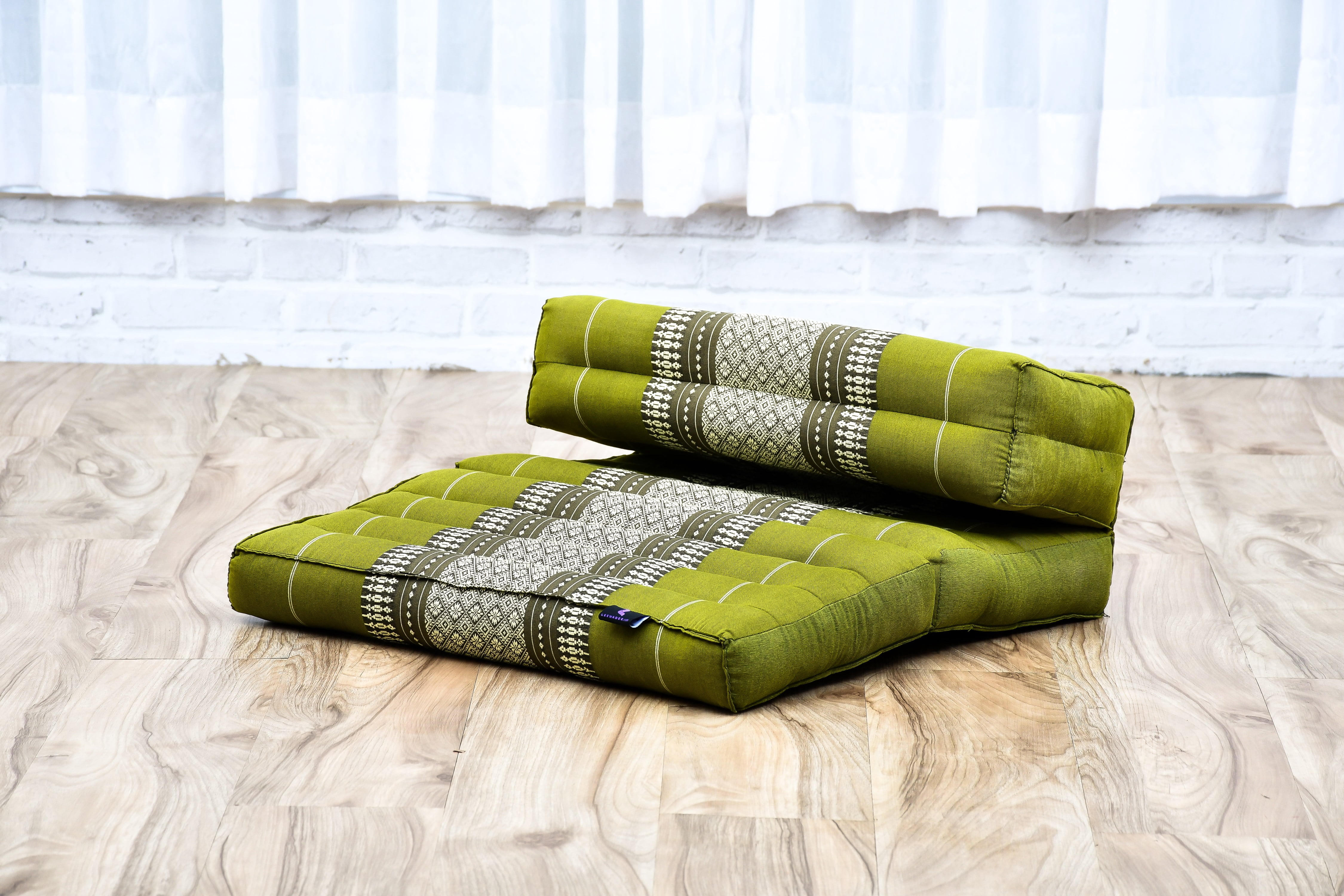 Leewadee Foldable Floor Mattress – 2 in 1 Floor Meditation Mat for Yoga and Relaxation, Seating Futon with Kapok, 20 x 28 inches, Green