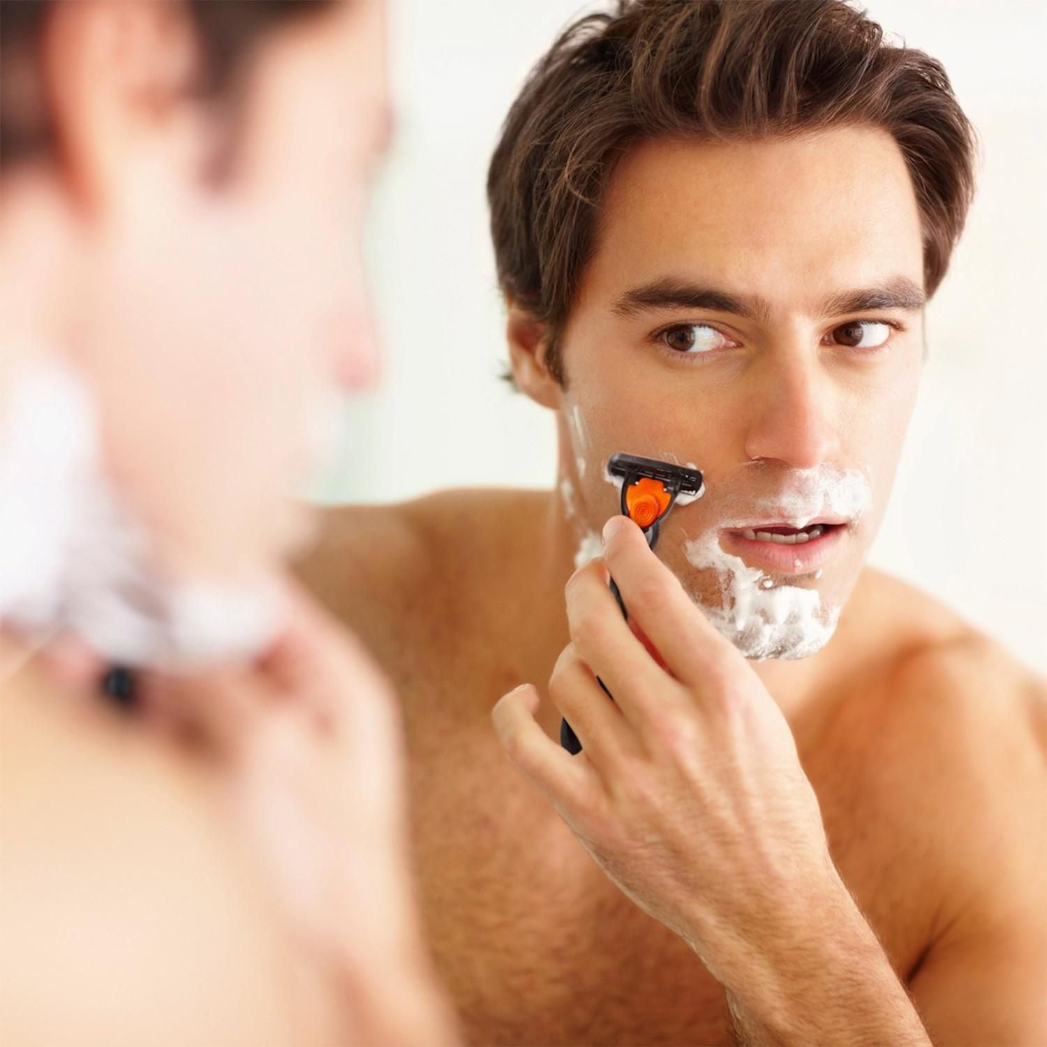 Rasoir jetable rechargeable pour hommes BIC Comfort 3 Hybrid, lames de rasoir, 3 lames, 2 manches et 20 cartouches, pour un rasage confortable, paquet de 20. paquet de 20