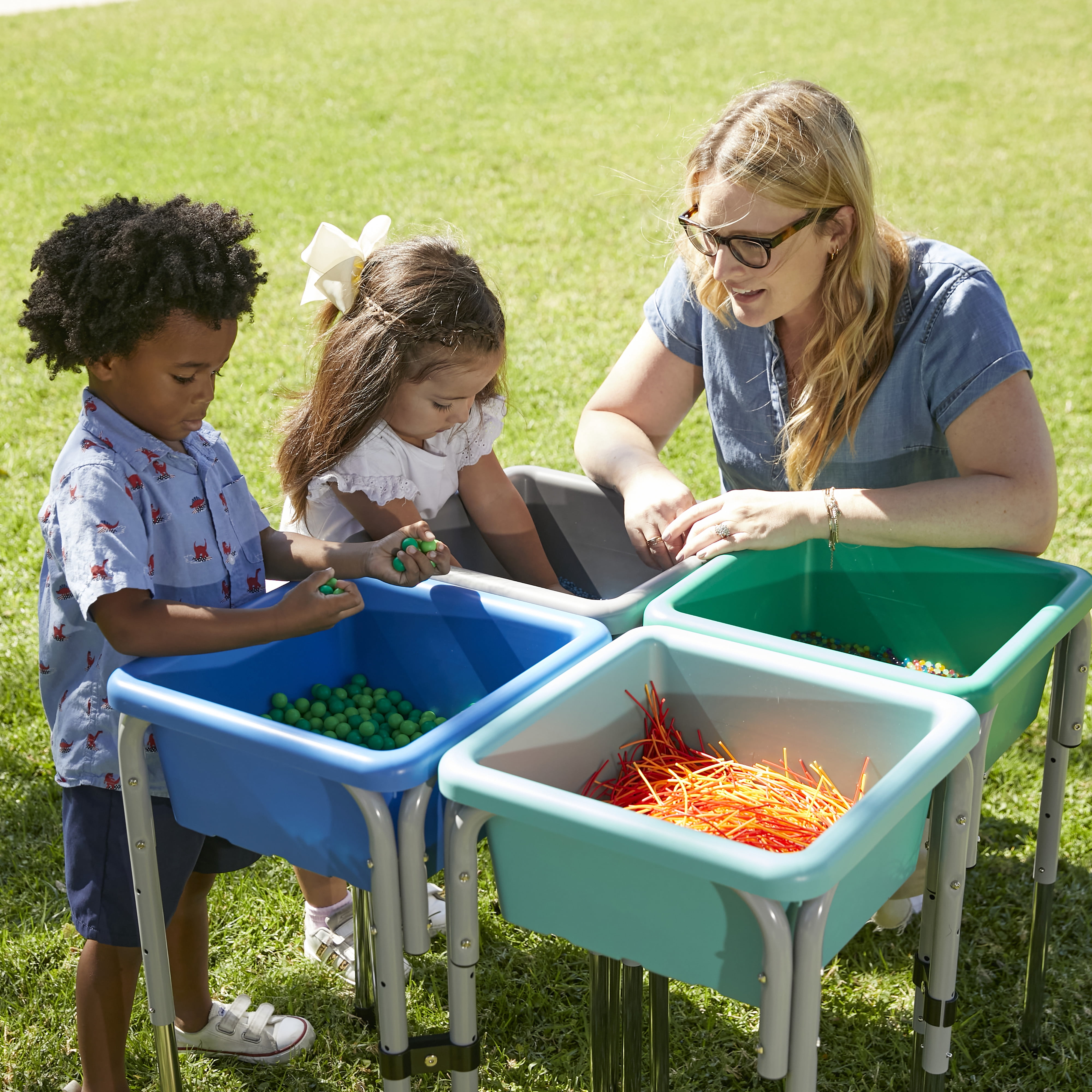ECR4Kids 4-Station Sand and Water Adjustable Height Table, Sensory Bins, Contemporary