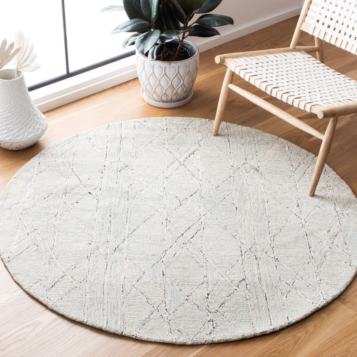 SAFAVIEH Micro-Loop Lowell Diamond Area Rug, Ivory/Light Blue, 4' x 6'