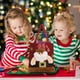 thumbnail image 1 of Bolsas de regalo navideñas para niños | Bolsas de dulces con cordón de Papá Noel, muñeco de nieve y reno | Bolsas reutilizables grandes de 20 x 22 cm para dulces y pequeños obsequios., 1 of 4