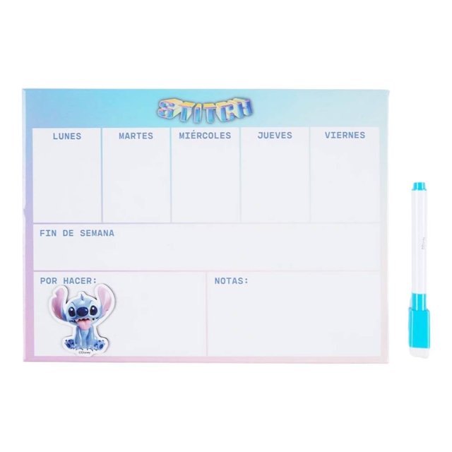 tablero planificador semanal pen + gear stitch con journal con plumon azul multicolor, vista frontal rectangular con casillas para Lunes a Viernes, sección Fin de Semana, áreas 'Por hacer' y 'Notas', borde en degradado pastel y logotipo Stitch en la parte superior; marcador azul a la derecha y pegatina de Stitch en la esquina inferior izquierda, portátil para mochila o escritorio, a menudo usado para organizar tareas semanales.