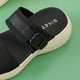 thumbnail image 4 of Zapatillas para caminar para mujer zapatos planos informales ligeros antideslizantes para la playa y la piscina, 4 of 9