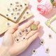 thumbnail image 4 of 1 caja de 24 amuletos de póker de 4 estilos, amuletos de naipes de aleación de esmalte dorado claro, rectángulos, picas, tréboles, diamantes, corazones, colgantes de cartas., 4 of 7