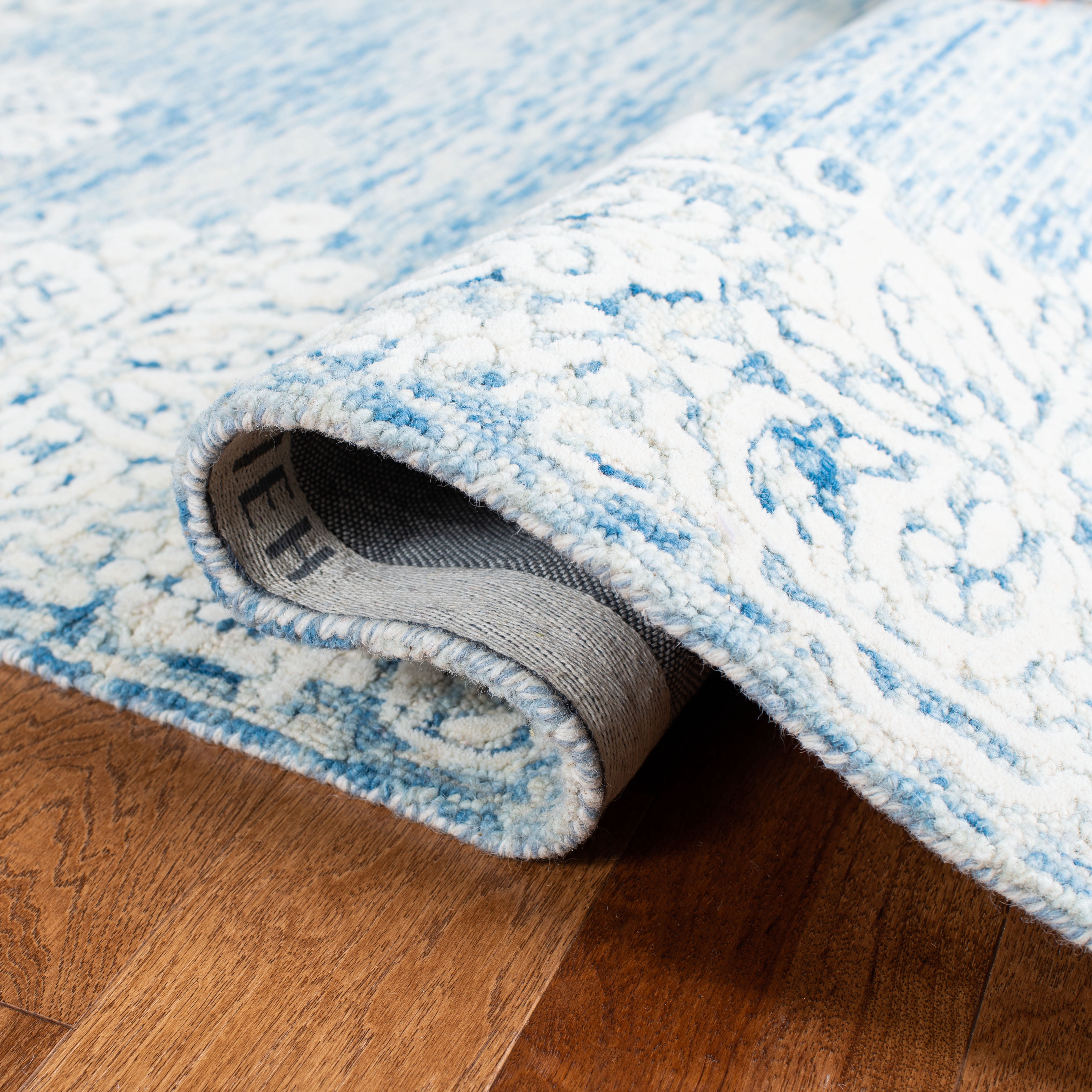 SAFAVIEH Glamour Stanice Floral Wool Area Rug, Blue/Ivory, 6' x 6' Square