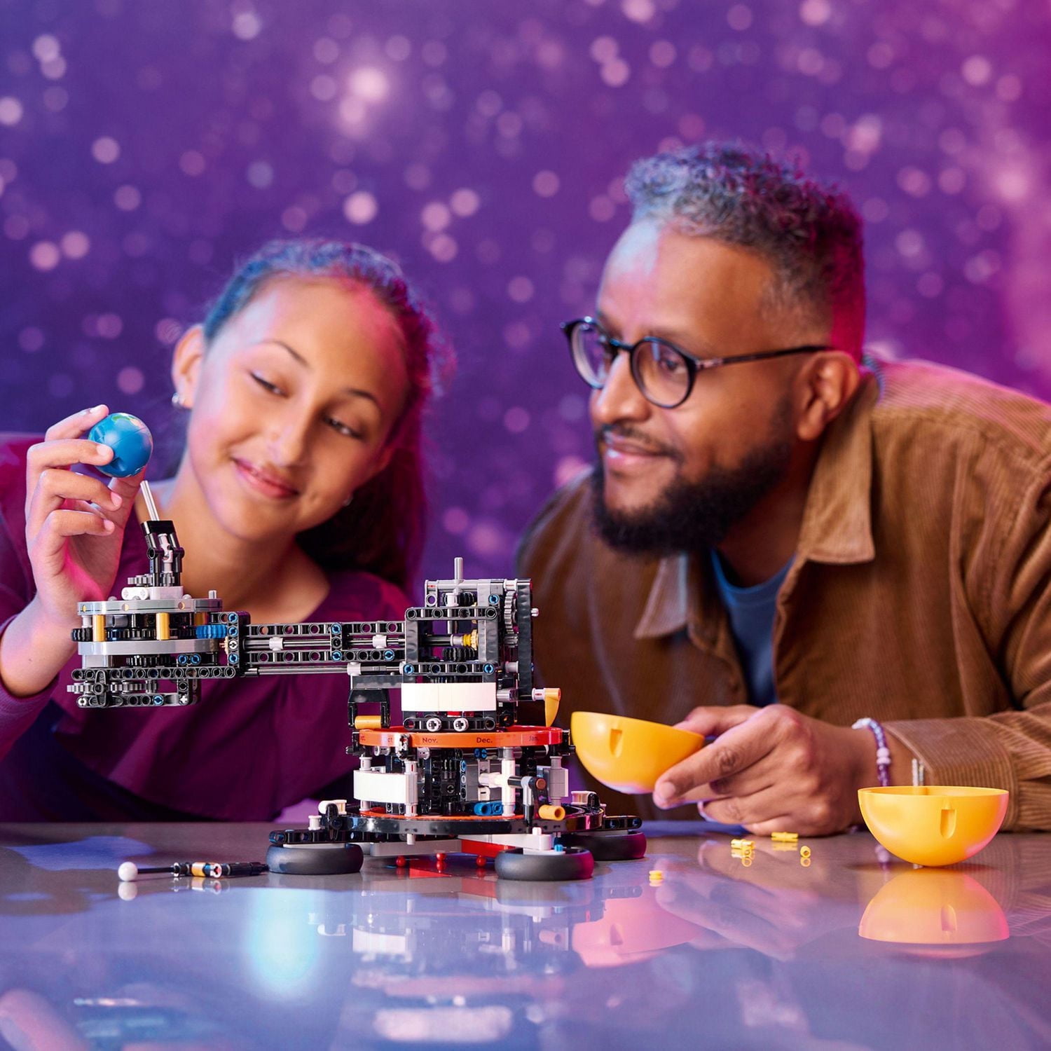 LEGO Technic La planète Terre et la Lune en orbite 42179 Ensemble de construction (526 pièces)