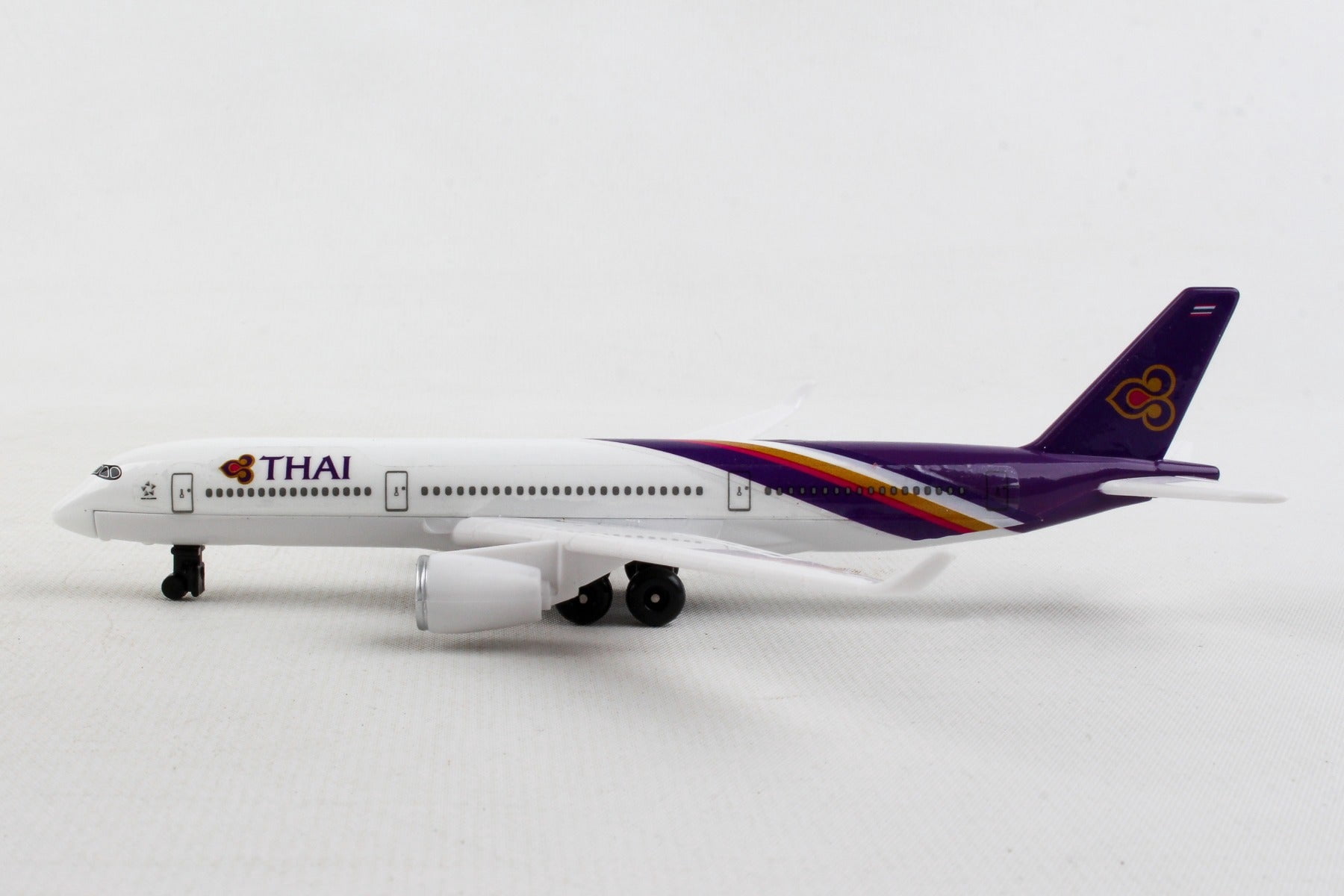 Single Plane Thai Airlines Die Cast Metal Toy Daron 24733