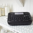 thumbnail image 2 of Impresora de etiquetas portátil Brother PTD610BT con pantalla LCD y teclado Qwerty, 2 of 3